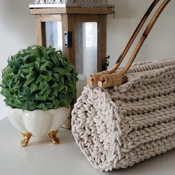 Stunning Crochet Purse - Picture 4 of 5